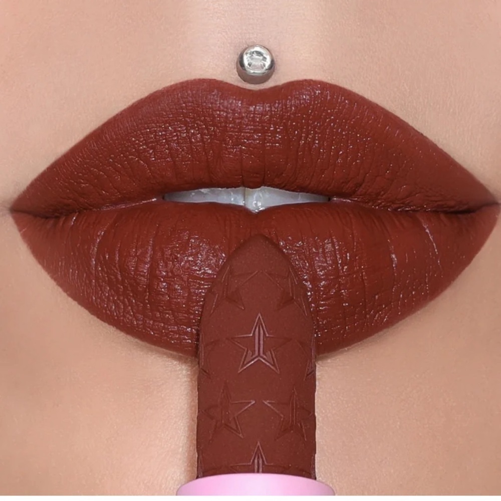 Jeffree Star Velvet Trap lipstick in color Unicorn Blood. New